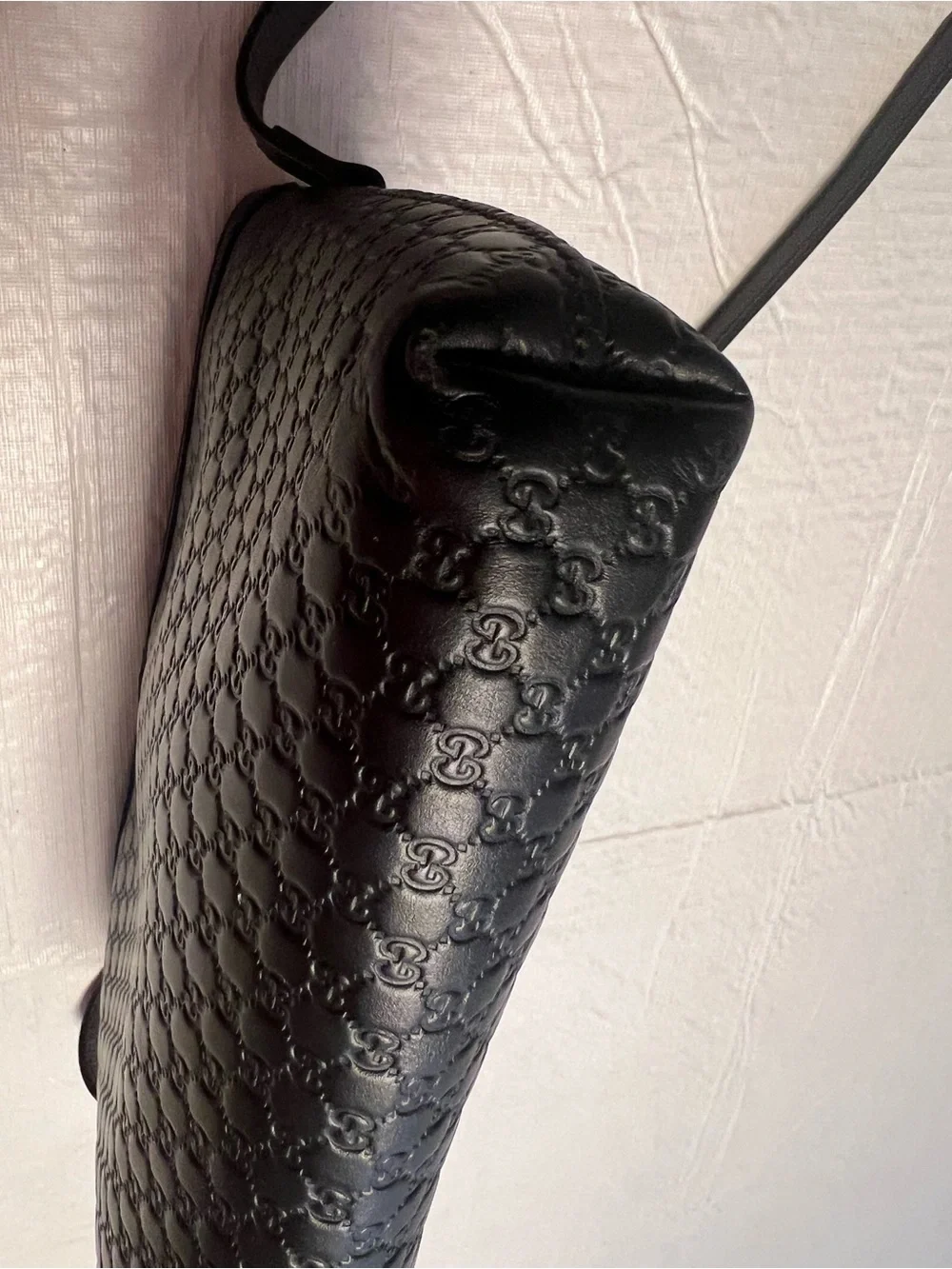 Gucci Black Embossed Leather Messenger Crossbody
